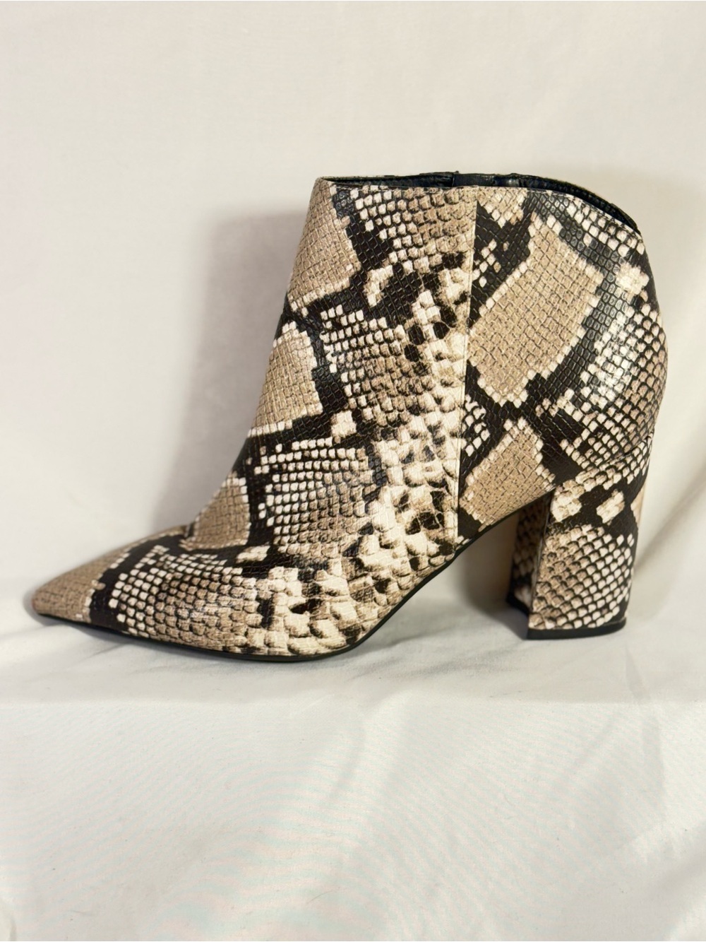 Nine West size 10 Snake-Print Pointed Toe Ankle Boots - Neutral